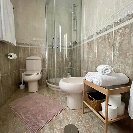 Jardin De San Feliz / Fontan アパート *